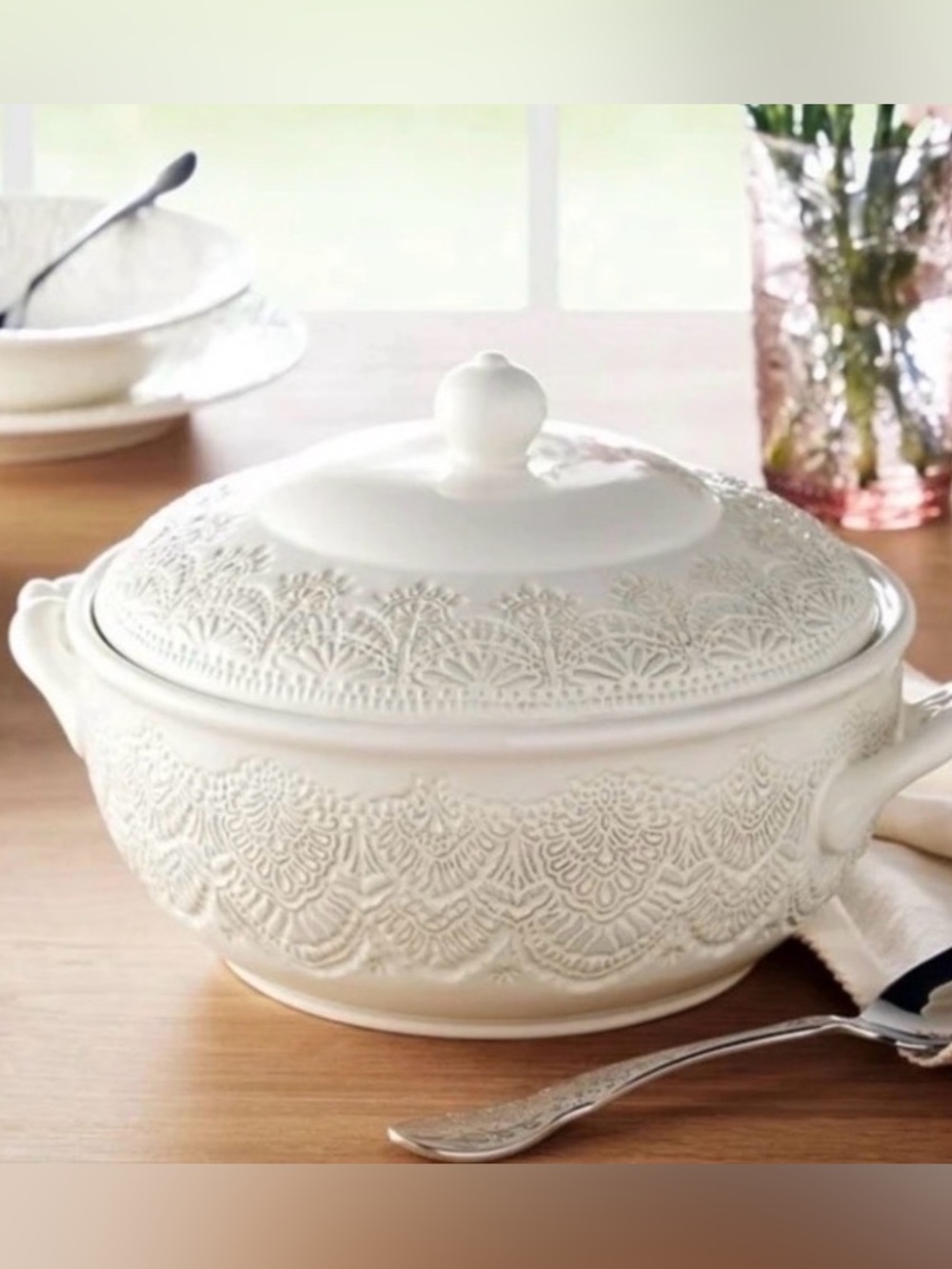 2025 🌺 New Pioneer Woman Vintage Lace Stoneware Serving/Soup Tureen Bowl w/ Top